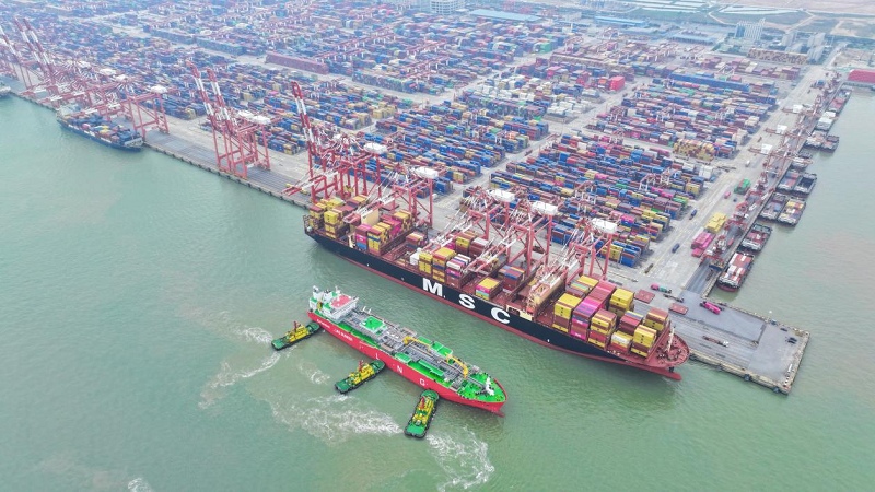 广州港实现“锚地+船埠”全模式LNG加注，助力货主降本增效与绿色航运升级