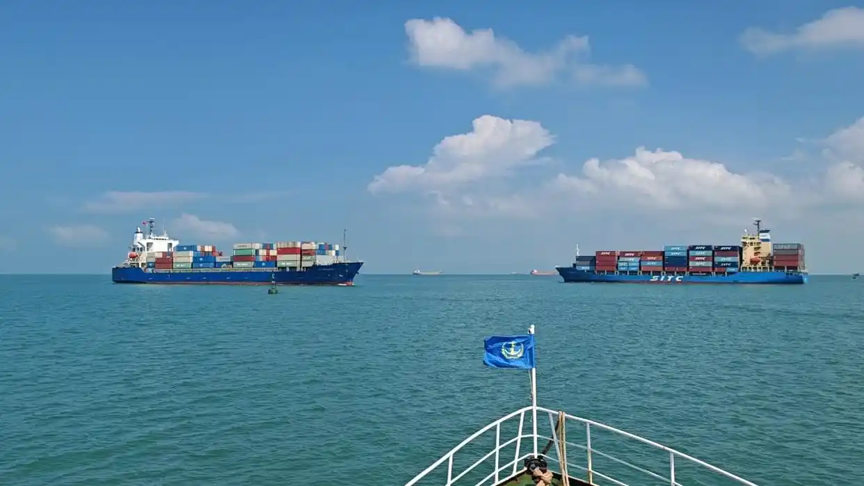 洋浦港实现万吨级船舶双向通航，货物周转效能显著提升