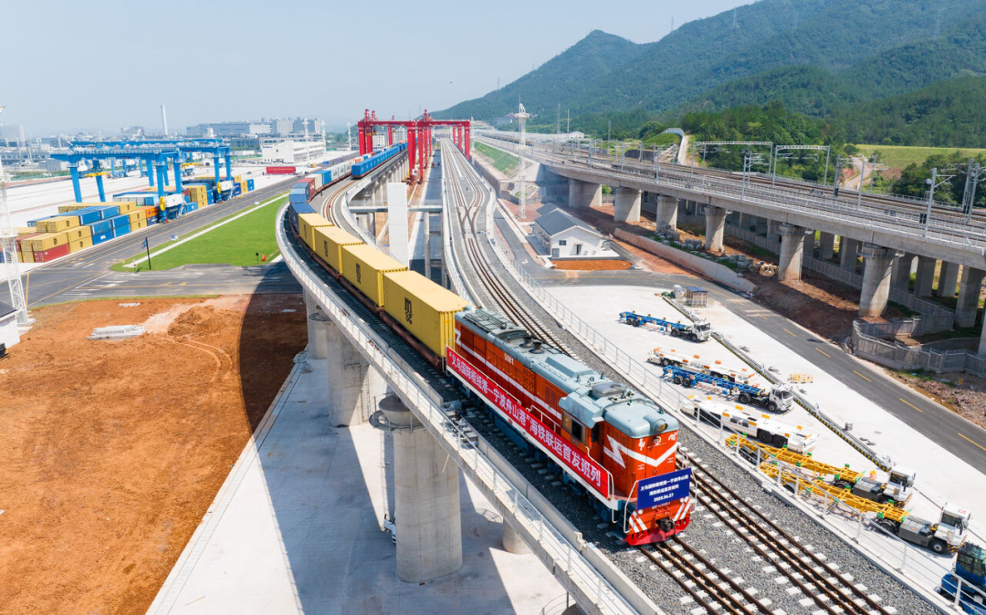 宁波舟山港海铁联运创里程碑，年业务量初次突破200万标箱