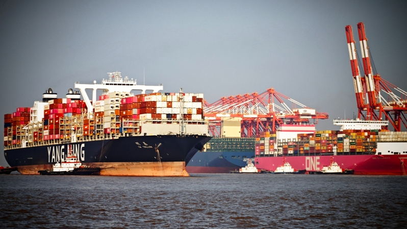 涓婃捣娓唴璐告捣杩愭柊骞村紑闂ㄧ孩锛屼竴鏈堥泦瑁呯鍚炲悙閲忚秴175涓囨爣鍑嗙