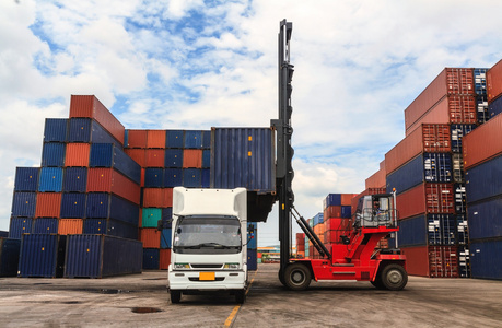 内贸物流中，海运和陆运该怎么？