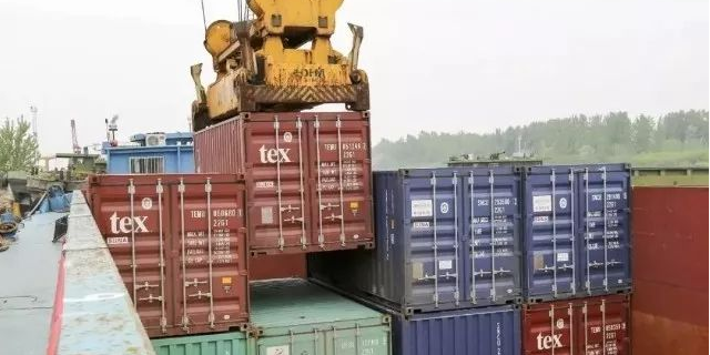 连云港到徐州内河集装箱航路成功首航