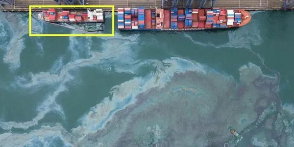 香港葵涌集装箱船埠一艘集装箱船加油期间产生泄漏！