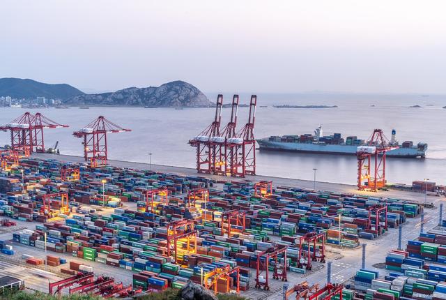 涨疯了！集装箱海运价值持续维持高位